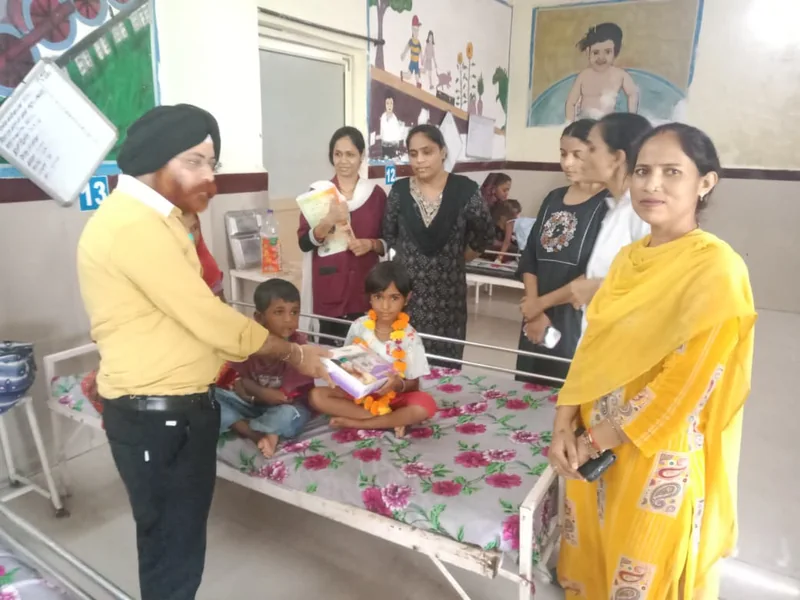 बच्चों के लिए माताओं को वितरित की गई हिमालय बेबी केयर किट