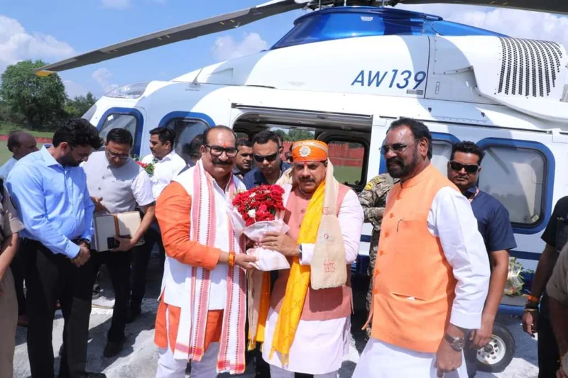 मुख्यमंत्री डॉ. मोहन यादव का नीमच आगमन, जनप्रतिनिधियों एवं अधिकारियों ने किया आत्मीय स्वागत