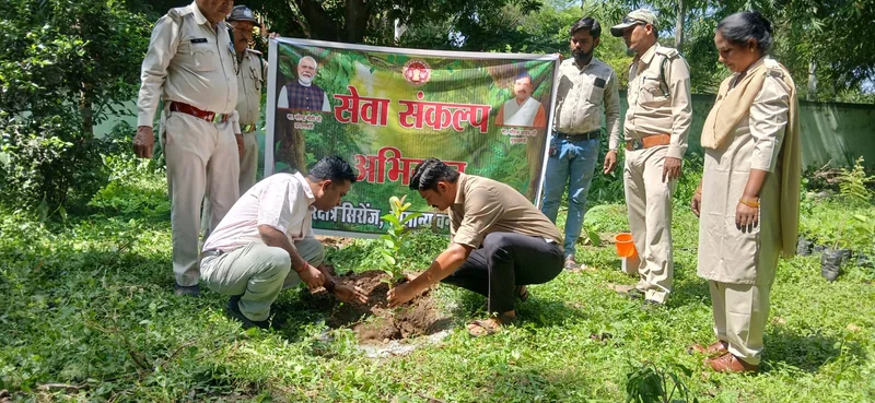 गांधी जयंती पर सेवा संकल्प अभियान के तहत विदिशा वन मंडल की सभी रेंजों में हुआ पौधरोपण